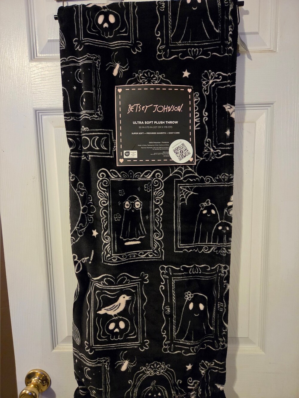 Betsey Johnson NWT Black Ghost Plush Throw
